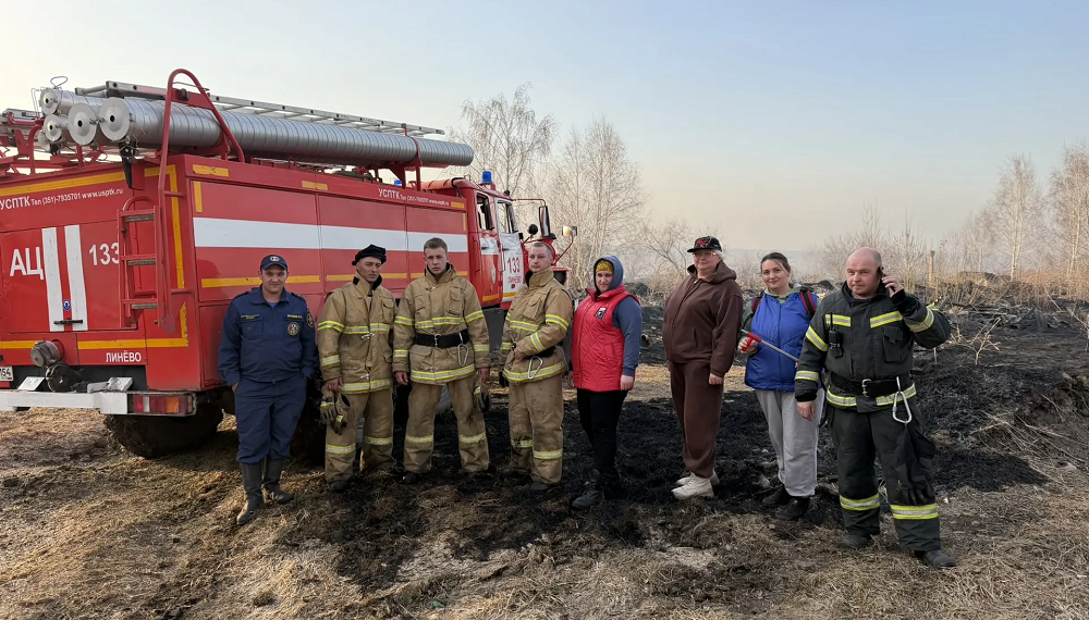 Пожарные и патрульная группа ликвидировали термоточку в Шибковском сельсовете около деревни Евсино 21 апреля. Фото Инны Абритановой