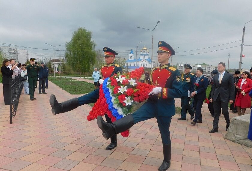 В торжественном мероприятии участвовали курсанты роты почетного караула Высшего военно-командного училища ордена Жукова. Фото Анны Зубаревой