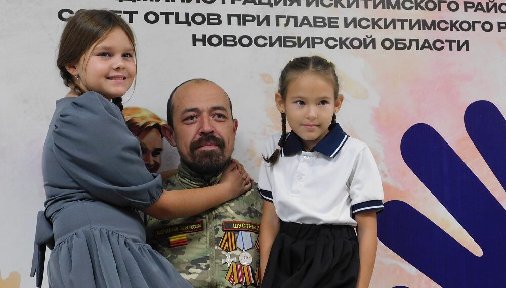 Екатерина Шарапова с папой Сергеем Матросовым и подругой Вероникой Назаровой. Фото Анны Зубаревой
